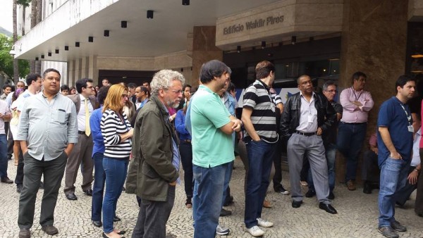 Trabalhadores da Dataprev do RJ aprovam paralisação de 2 horas no dia da mesa