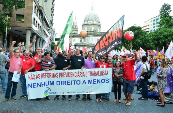 Um milhão de pessoas vão às ruas contra reforma da Previdência