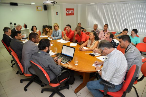 Trabalhadores ajuizarão ação para Cobra cumprir Cláusula 49ª