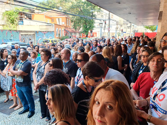 Trabalhadores abraçam sede da Dataprev no Rio de Janeiro