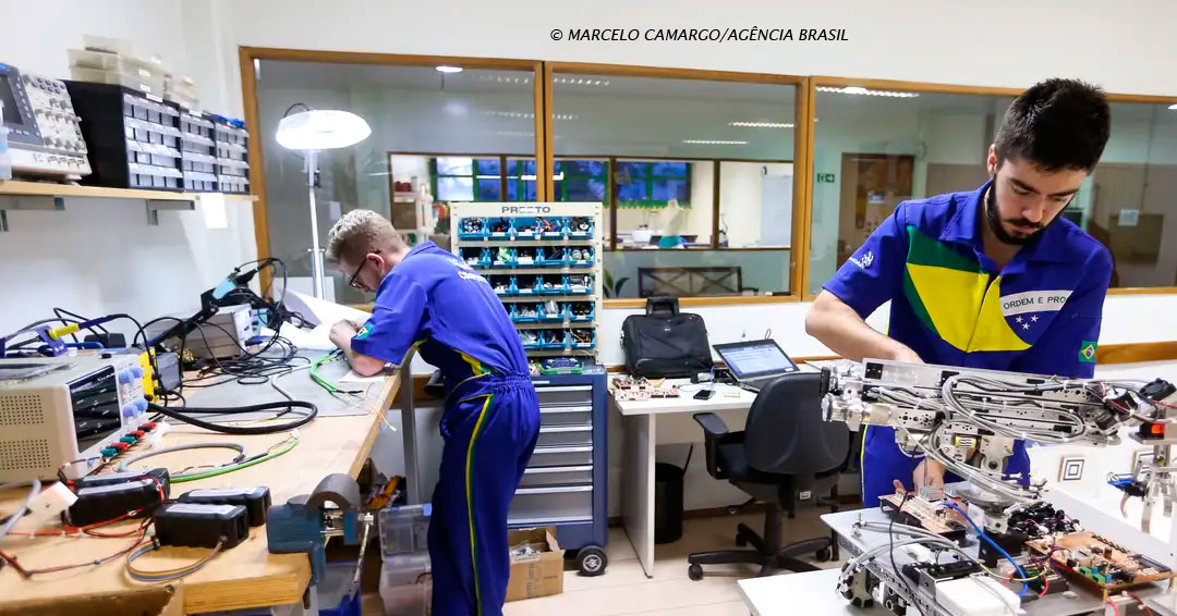 MEC regulamenta programa que fortalece formação profissional