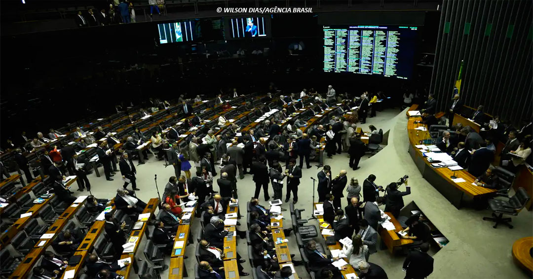 Câmara aprova proposta que regulamenta aposentadoria compulsória de empregados públicos aos 75 anos